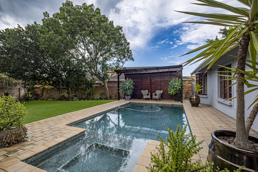 5 Bedroom Property for Sale in Summerstrand Eastern Cape